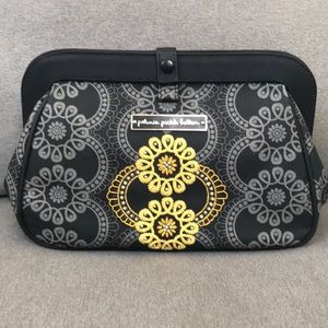 Petunia Pickle Bottom - Diaper bag clutch